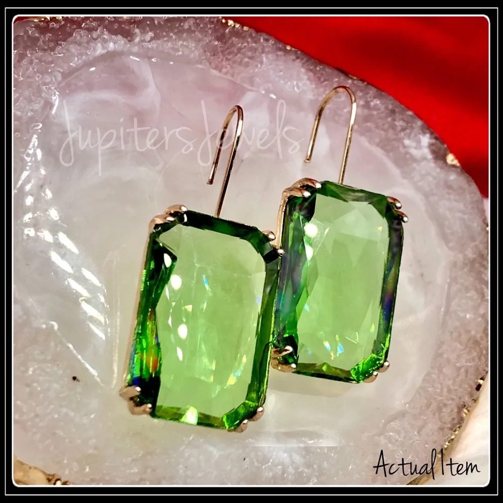 NEW GOLD MEGA EMERALD CUT SIMULATED SPEARMINT GREEN TOPAZ CUSHION EARRINGS